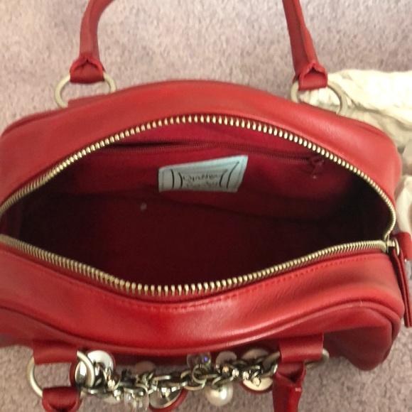 Adorable red handbag with sparkly accents - Picture 3 of 4